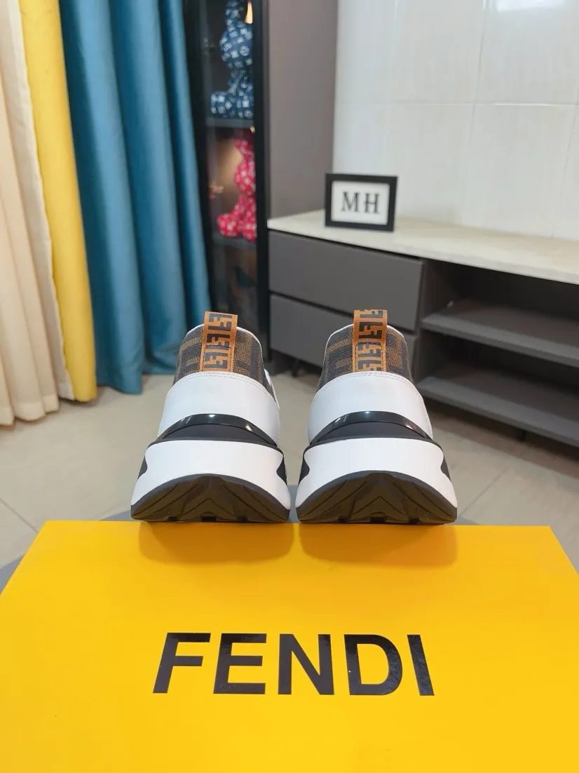 Men's Men's Shoes 💰458🌹🌹[fendi] Fendi's classic and comfortable men's, this complex sneaker is made of soft calfskin➕genuine leather lining➕original ultra-light rubber material with rough outsole. This unique light style is suitable for the casual and refined sensibility of this season. It is comfortable and natural on the feet. It is an everyday style for casual travel in autumn and winter! 38/44